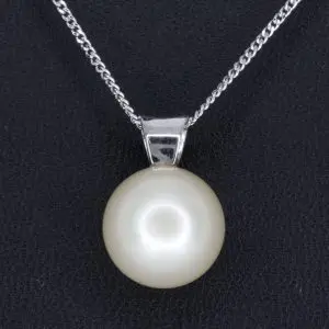 Pale Gold South SeaPearl Pendant set in 18ct White Gold