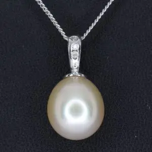 Golden South Sea Pearl Pendant with Diamonds
