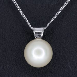 Pale Gold South SeaPearl Pendant set in 18ct White Gold