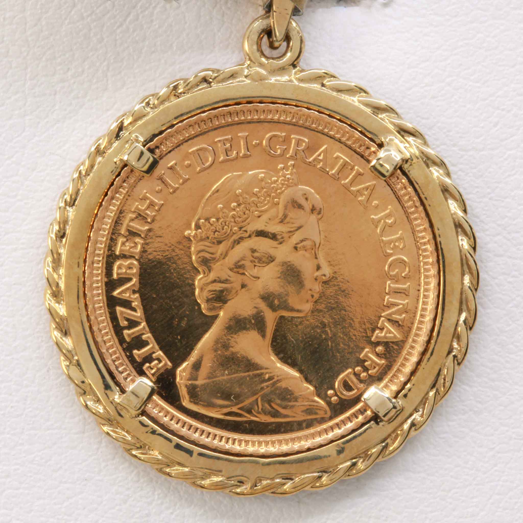 9ct Yellow Gold ‘1982’ 1/2 Sovereign Pendant | Allgem Jewellers